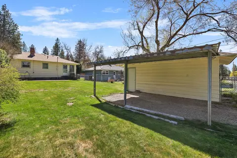 Exterior - 1917 E Thurston Ave, Spokane, WA 99203 photo 6 of 7