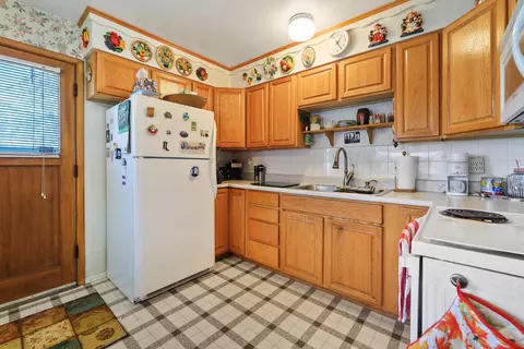 Kitchen - 1917 E Thurston Ave, Spokane, WA 99203 photo 1 of 2