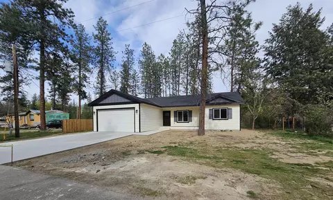 6446 Highway Dr, Nine Mile Falls, WA 99026