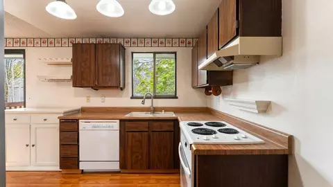Kitchen - 10018 E 15th Ave, Spokane Valley, WA 99206 photo 1 of 4