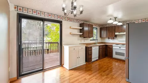 Kitchen - 10018 E 15th Ave, Spokane Valley, WA 99206 photo 4 of 4
