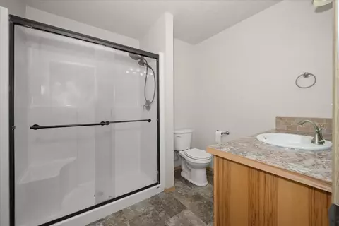 Bath - 709 E Canterbury Ln, Colbert, WA 99005 photo 1 of 4