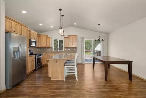 Kitchen - 709 E Canterbury Ln, Colbert, WA 99005 photo 4 of 5