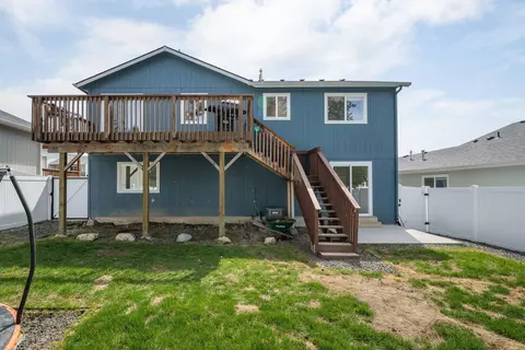 Exterior - 709 E Canterbury Ln, Colbert, WA 99005 photo 5 of 12