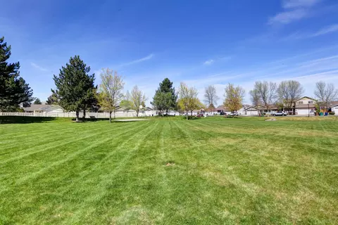 Exterior - 1648 E Beacon Ln, Spokane, WA 99217 photo 11 of 12