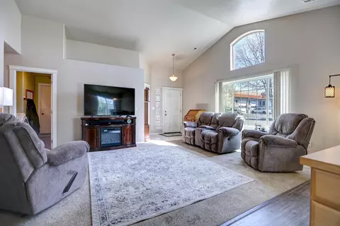 Living - 1648 E Beacon Ln, Spokane, WA 99217 photo 2 of 3
