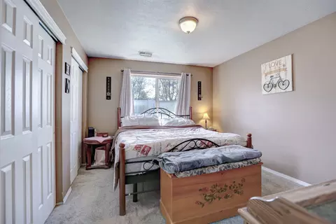 Bedroom - 1648 E Beacon Ln, Spokane, WA 99217 photo 2 of 2