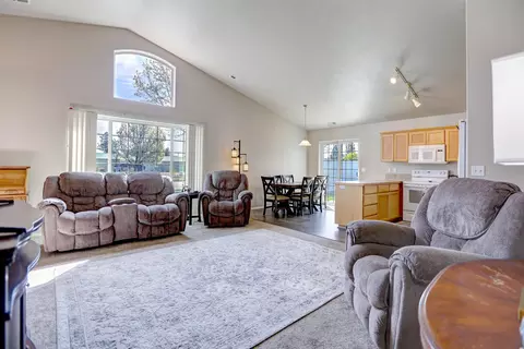 Living - 1648 E Beacon Ln, Spokane, WA 99217 photo 3 of 3
