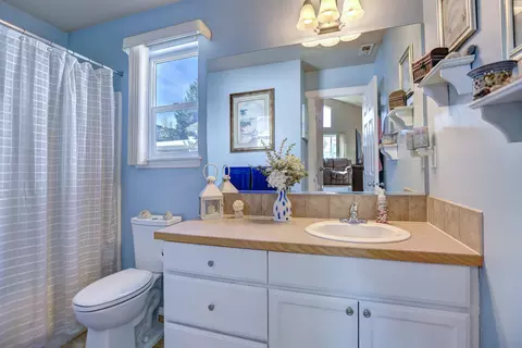 Bath - 1648 E Beacon Ln, Spokane, WA 99217 photo 2 of 3