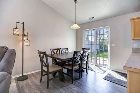 Dining - 1648 E Beacon Ln, Spokane, WA 99217 photo 1 of 2