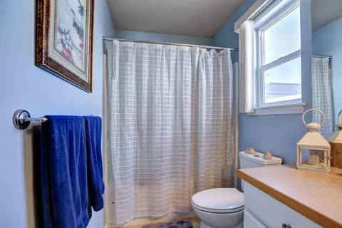 Bath - 1648 E Beacon Ln, Spokane, WA 99217 photo 3 of 3