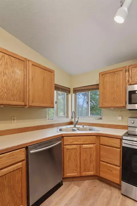 Kitchen - 14824 E Olympic Ave, Spokane Valley, WA 99216 photo 4 of 4