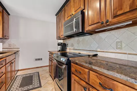 Kitchen - 14313 E Sharp Ave, Spokane Valley, WA 99216 photo 2 of 5