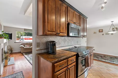 Kitchen - 14313 E Sharp Ave, Spokane Valley, WA 99216 photo 5 of 5