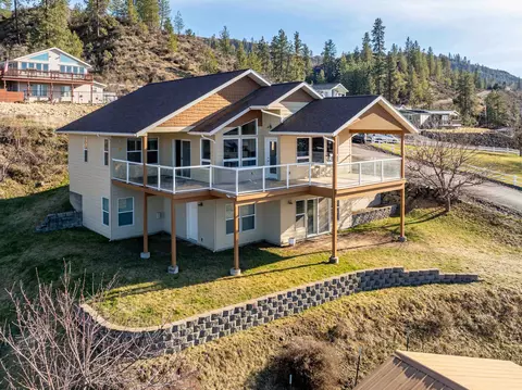 4301 Friday Bay Ln, Davenport, WA 99122