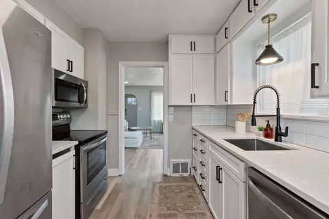 Kitchen - 3524 E 30th Ave, Spokane, WA 99223 photo 4 of 4