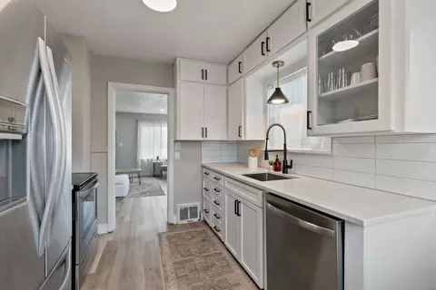 Kitchen - 3524 E 30th Ave, Spokane, WA 99223 photo 3 of 4