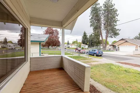 553 E Longfellow Ave, Spokane, WA 99207 photo 19