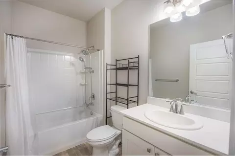 Bath - 1111 E Silver Pine Rd, Colbert, WA 99005 photo 1 of 3