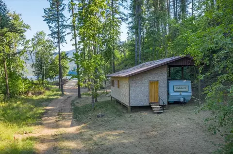 279 Marshall Lake Dr, Newport, WA 99156