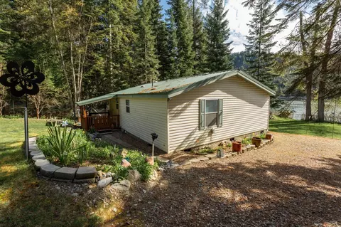 31 S Fern Ln, Cusick, WA 99119