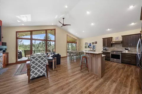 216 E Sapphire Ln, Spokane, WA 99208 photo 3