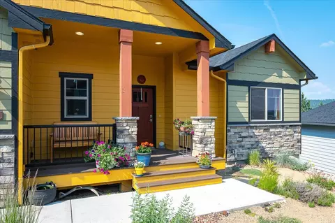 216 E Sapphire Ln, Spokane, WA 99208 photo 2