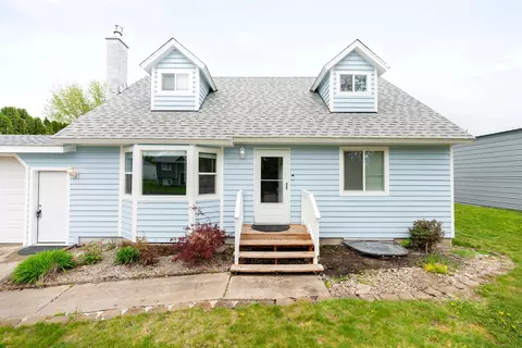 5012 N Carol St, Newman Lake, WA 99025