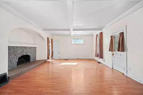 Living - 1007 E Baldwin Ave, Spokane, WA 99207 photo 2 of 3