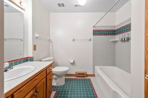 Bath - 1816 E 36th Ave, Spokane, WA 99203 photo 7 of 8