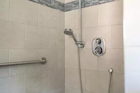 Bath - 1816 E 36th Ave, Spokane, WA 99203 photo 4 of 8