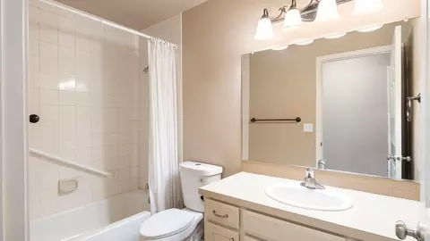 Bath - 34 E Falcon Ave #., Spokane, WA 99218 photo 2 of 3
