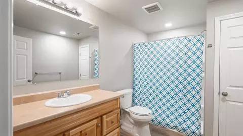 Bath - 34 E Falcon Ave #., Spokane, WA 99218 photo 3 of 3