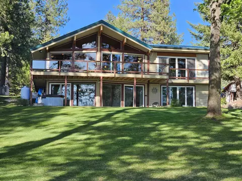 4585 Wanakiwin Dr, Loon Lake, WA 99148