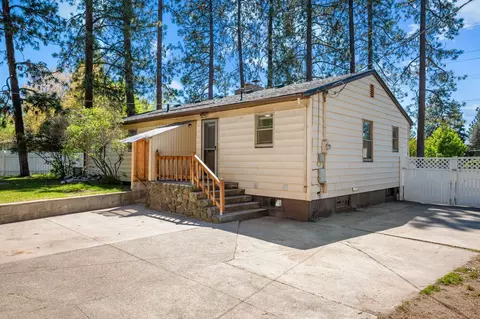 Exterior - 10419 E 16th Ave, Spokane Valley, WA 99206 photo 6 of 14
