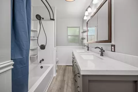 Bath - 10419 E 16th Ave, Spokane Valley, WA 99206 photo 1 of 2