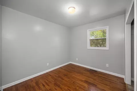 Bedroom - 10419 E 16th Ave, Spokane Valley, WA 99206 photo 2 of 3
