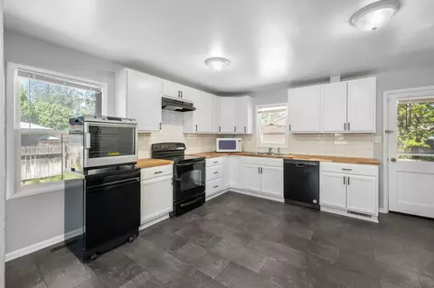 Kitchen - 10419 E 16th Ave, Spokane Valley, WA 99206 photo 1 of 3