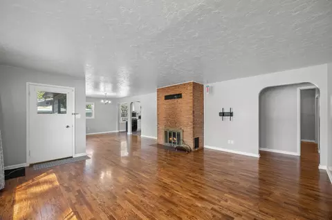 Living - 10419 E 16th Ave, Spokane Valley, WA 99206 photo 3 of 9