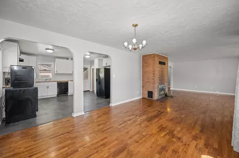 Living - 10419 E 16th Ave, Spokane Valley, WA 99206 photo 6 of 9