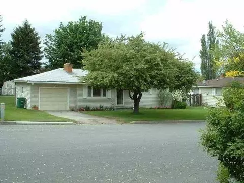 818 S Warren Rd, Veradale, WA 99037