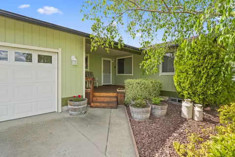 3823 N Molter Rd, Otis Orchards, WA 99027
