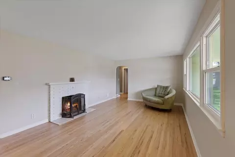 Living - 1123 E 39th Ave, Spokane, WA 99203 photo 2 of 3