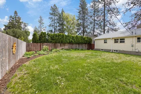 Exterior - 1123 E 39th Ave, Spokane, WA 99203 photo 11 of 13