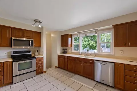 Kitchen - 1123 E 39th Ave, Spokane, WA 99203 photo 3 of 4