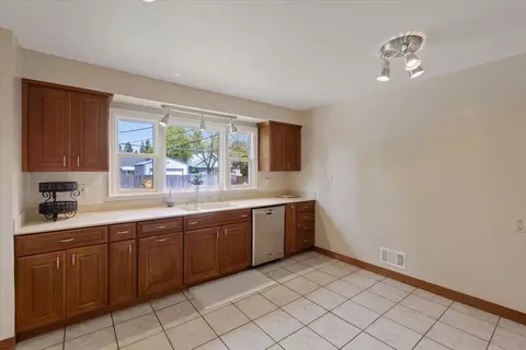 Kitchen - 1123 E 39th Ave, Spokane, WA 99203 photo 1 of 4