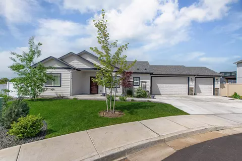 8325 N Oak Ct, Spokane, WA 99208