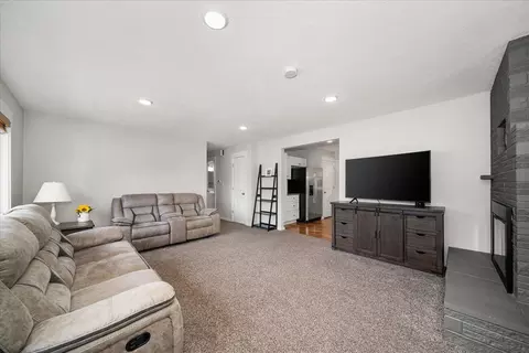 Living - 11414 E 16th Ave, Spokane Valley, WA 99206 photo 3 of 4