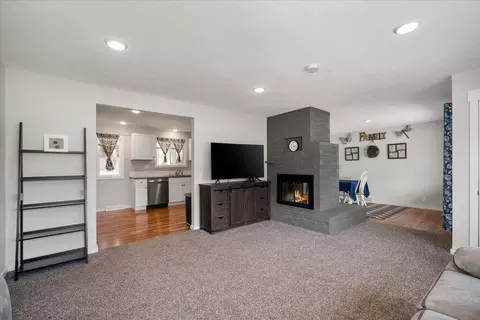 Living - 11414 E 16th Ave, Spokane Valley, WA 99206 photo 2 of 4