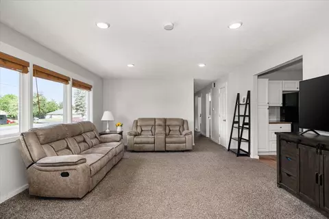Living - 11414 E 16th Ave, Spokane Valley, WA 99206 photo 4 of 4